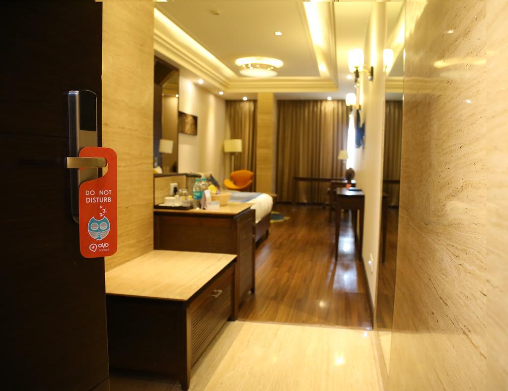 Hotel Oyo Premium Panchkula Sector 5 Habitación foto