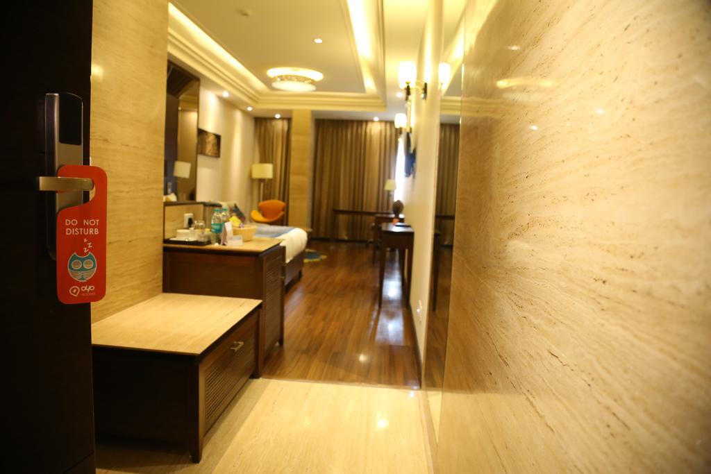 Hotel Oyo Premium Panchkula Sector 5 Habitación foto