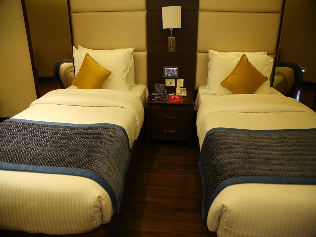 Hotel Oyo Premium Panchkula Sector 5 Habitación foto
