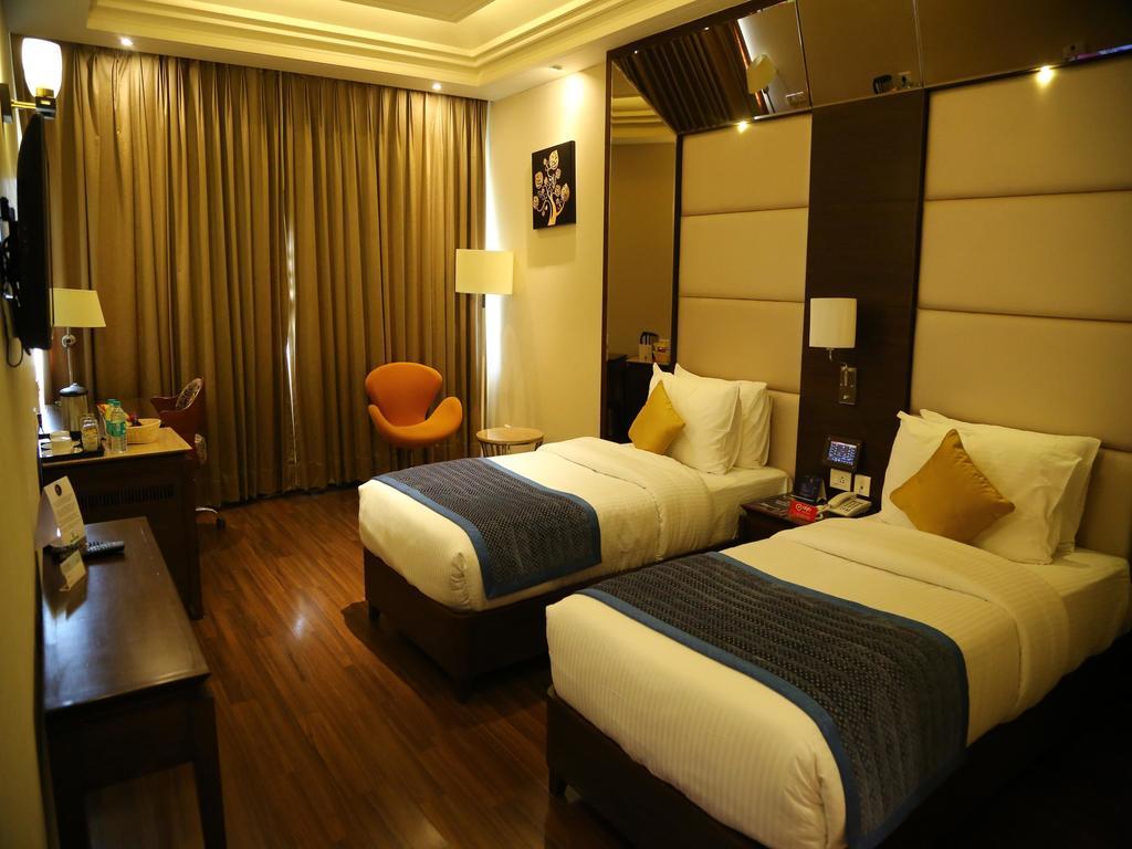 Hotel Oyo Premium Panchkula Sector 5 Habitación foto