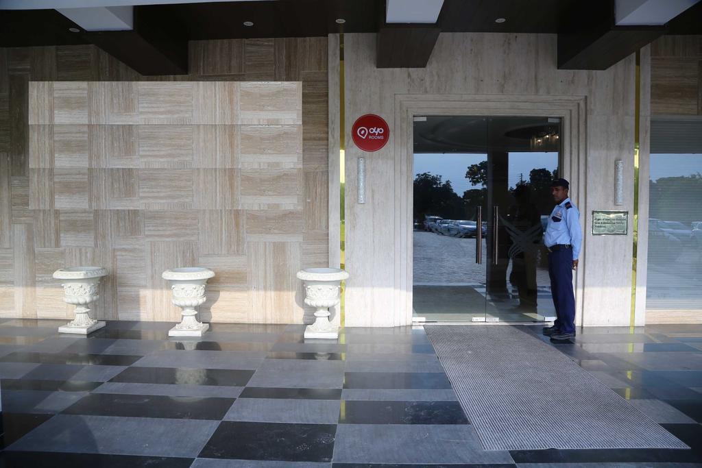 Hotel Oyo Premium Panchkula Sector 5 Exterior foto