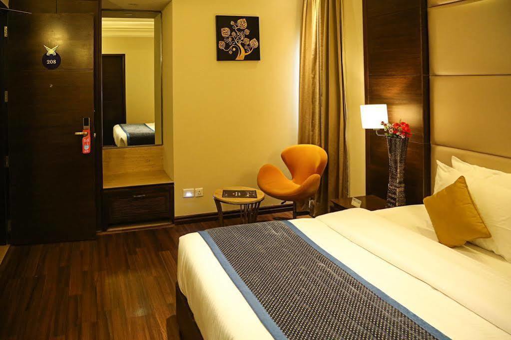 Hotel Oyo Premium Panchkula Sector 5 Exterior foto